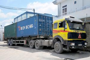 Đầu kéo container đi nội thành - Công Ty TNHH Chuyển Phát Nhanh Trần Lâm